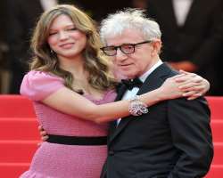 Woody Allen is her favorite director.